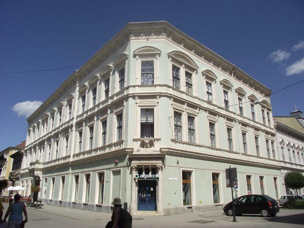 Palace - Belvarosi Apartman Eger Zewnętrze zdjęcie